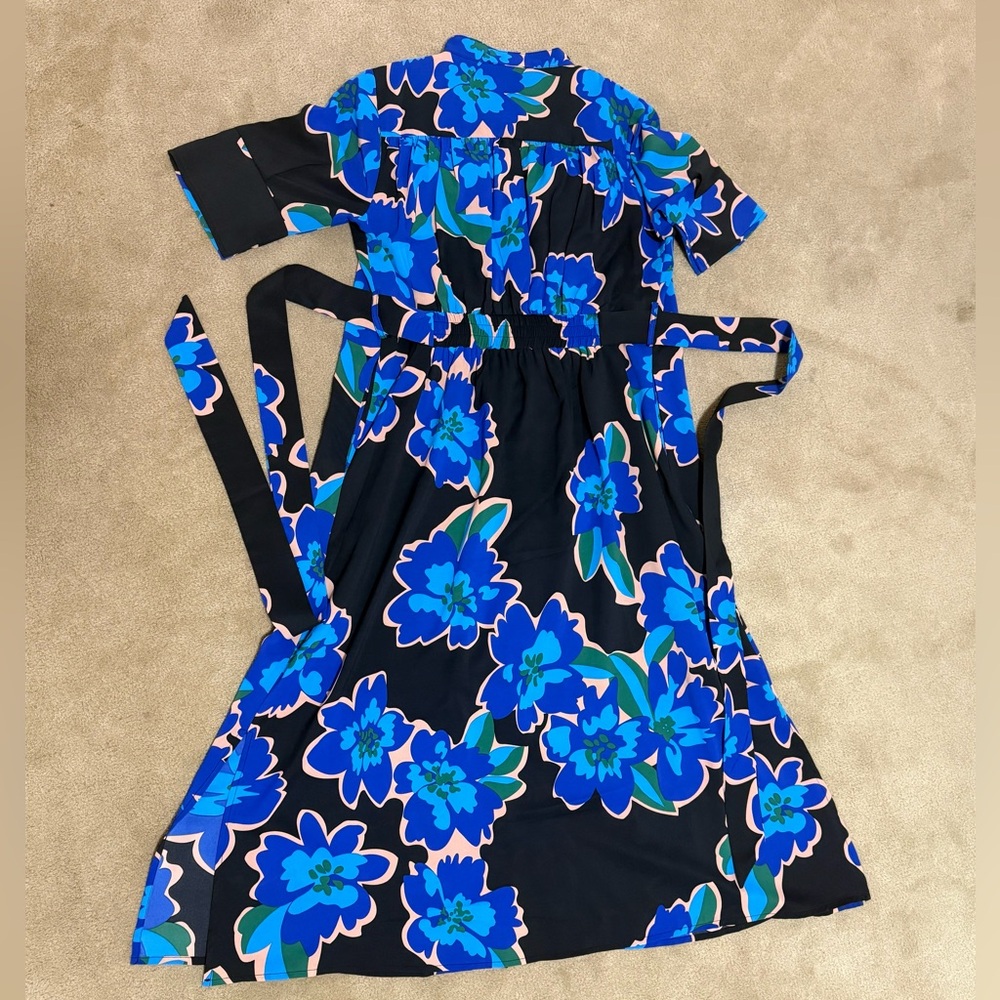 Gracia Blue and Black Floral Patterned Blouse.